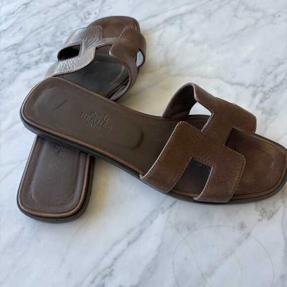 Loved Pair of Oran H Sandals Brown - Picture 2 of 6